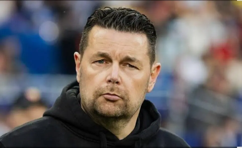 Pierre Sage berupaya membangun pondasi baru Crystal Palace. (BBC) 