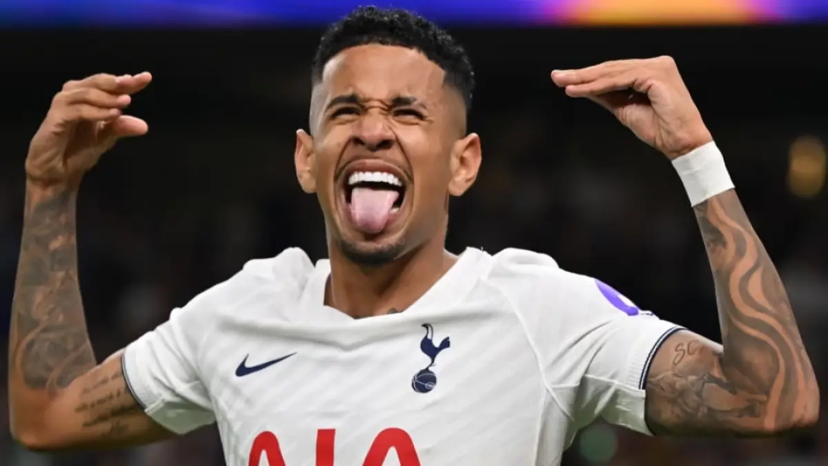 Savio merayakan gol keempat timnya setelah mencetak gol sebagai pemain pengganti.(Ashley Western/Colorsport/Shutterstock) 