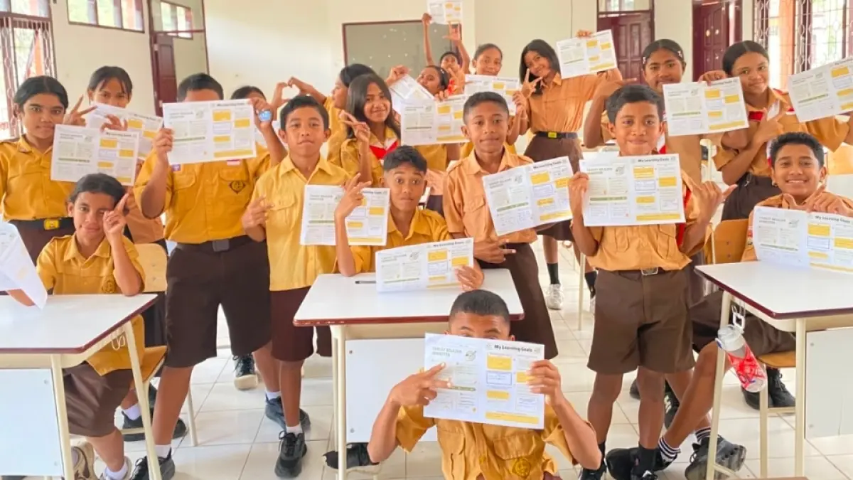 Unesa mendukung pemerataan pendidikan melalui Program Sekolah Nasional Terintegrasi (SNT) di Kabupaten Kupang, Nusa Tenggara Timur. (Humas) 