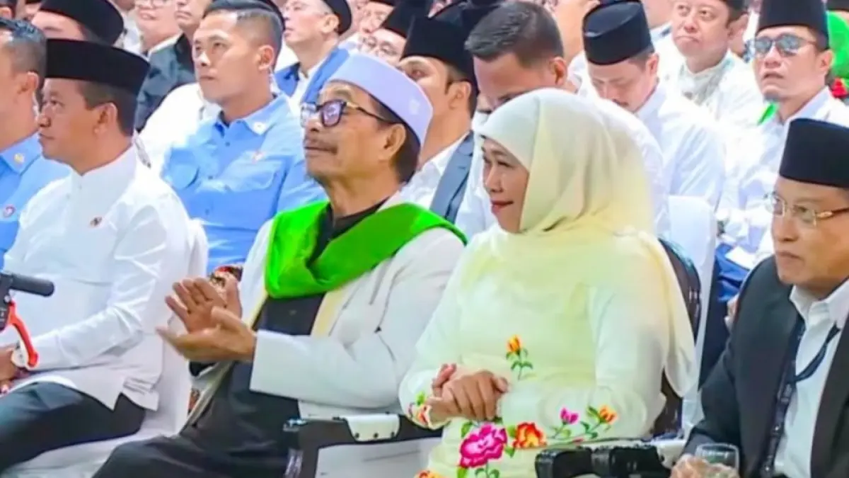 Gubernur Jawa Timur Khofifah Indar Parawansa saat menghadiri pembukaan Muktamar Ke-35 NU di Jombang, Jawa Timur, Kamis (27/8/2026). Acara muktamar itu digelar 27-31 Agustus 2026.(Pemprov Jatim) 