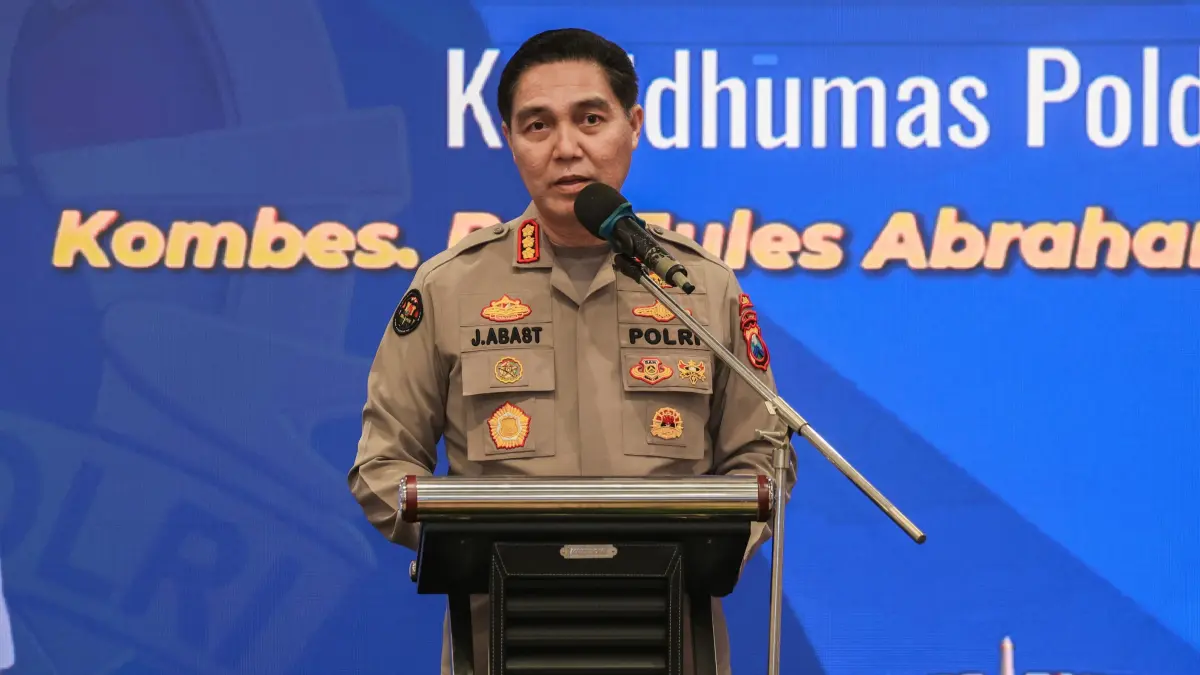 INGATKAN: Kabid Humas Polda Jatim Kombes Pol Jules Abraham Abast meminta orang tua meningkatkan pengawasan terhadap anak. Ini untuk mengantisipasi ajakan kegiatan Anarkis.(IST/RADAR SURABAYA)