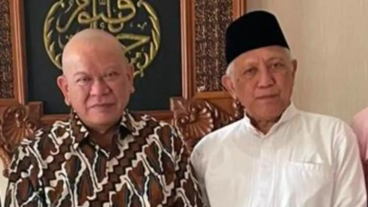 AA LaNyalla Mahmud Mattalitti bersama KH Abdul Hakim Mahfudz. 