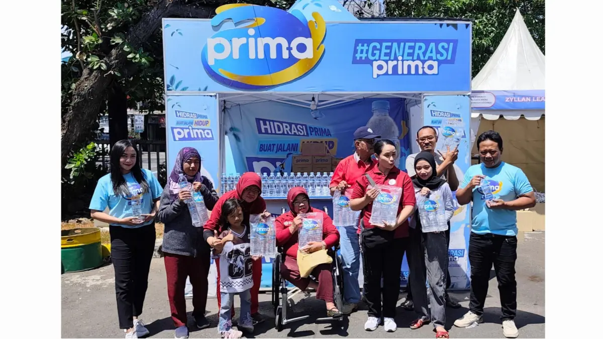 HADIRKAN KESEGARAN: Air mineral Prim-A hadir menemani aktivitas masyarakat, menghadirkan kesegaran sekaligus mendukung semangat  aktif dan produktif di Gebyar UMKM.(IST/RADAR SURABAYA)
