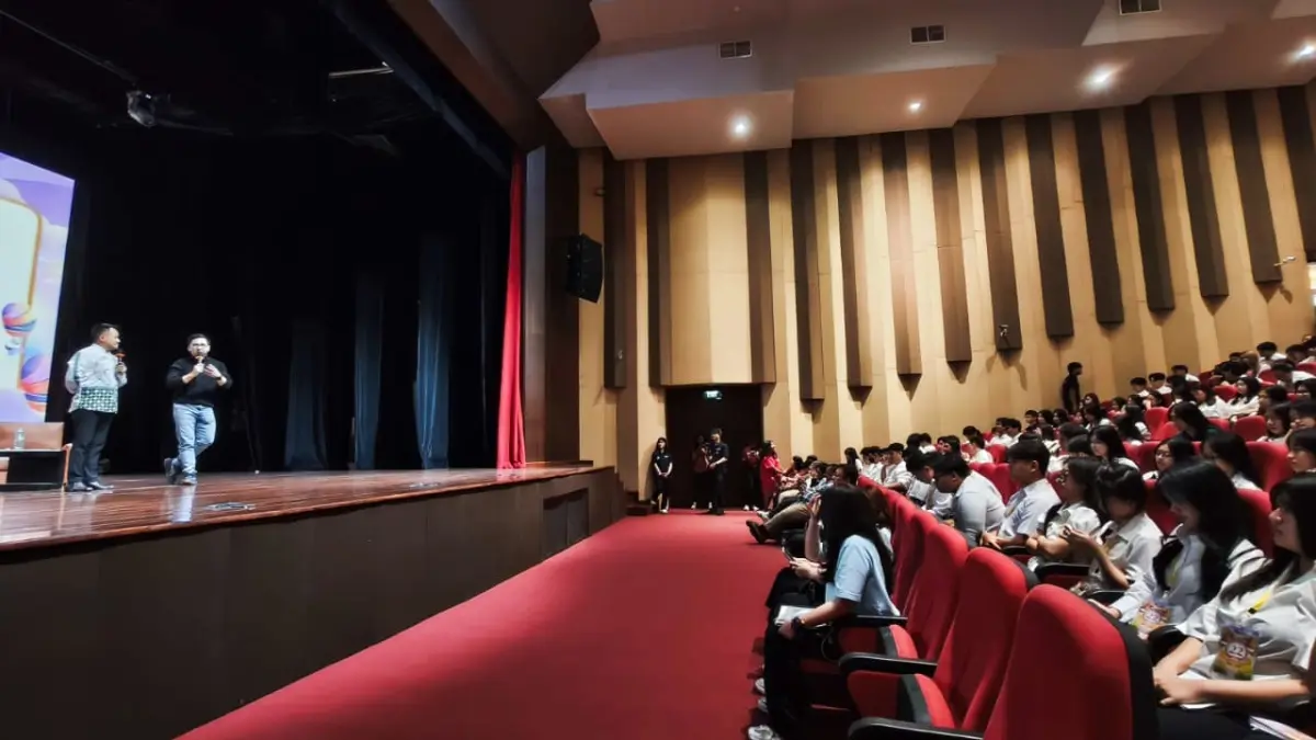 Mahasiswa Universitas Ciputra mengikuti Orientation Week 2026. (ANDY SATRIA/RADAR SURABAYA)