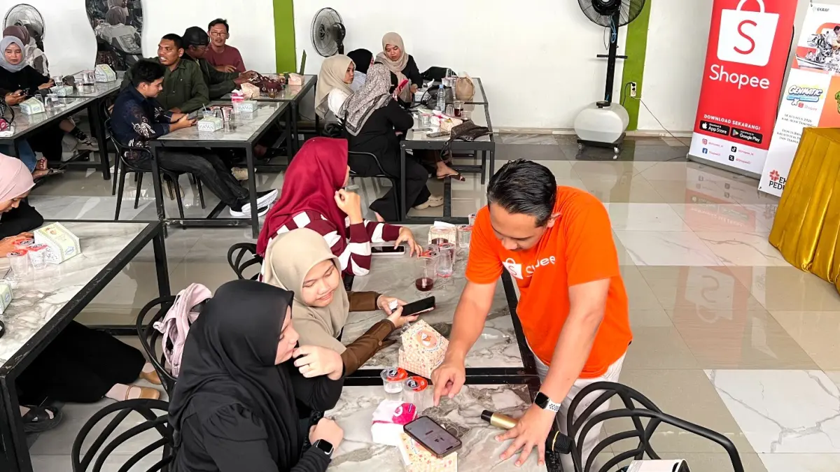 ShopeeFood membekali peserta dengan pemahaman 
mengenai berbagai inovasi, fitur dan program yang dapat membantu Merchant.