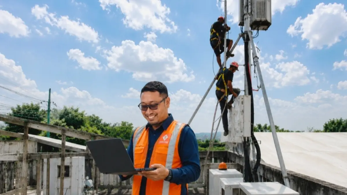 Telkomsel menyiagakan dua unit Compact Mobile BTS (COMBAT) di sekitar lokasi Muktamar ke-35 NU.(Telkomsel) 