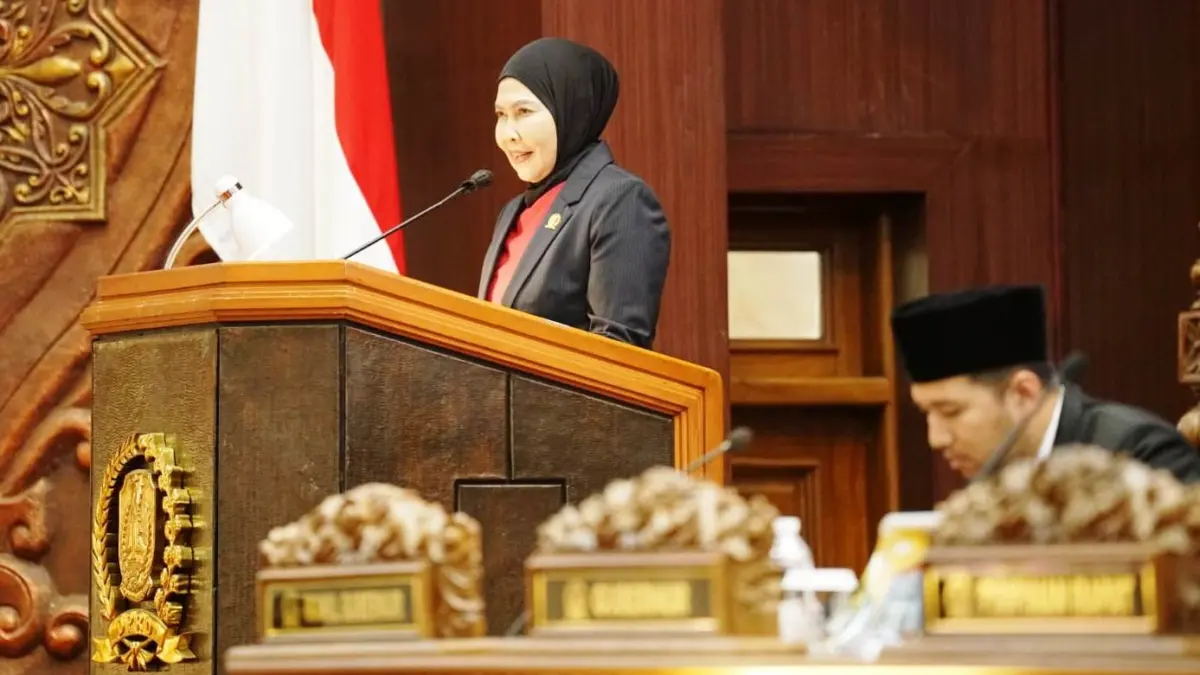 Juru Bicara Fraksi PDIP DPRD Jatim, Dewanti Rumpoko