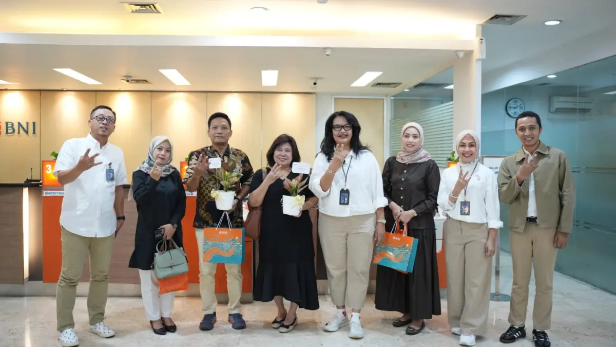 PELAYANAN: Dalam rangka memperingati Hari Pelanggan Nasional (Harpelnas) 2026, BNI Wilayah 06 Surabaya menghadirkan momen penuh apresiasi dan kehangatan bersama nasabah.(IST/RADAR SURABAYA)