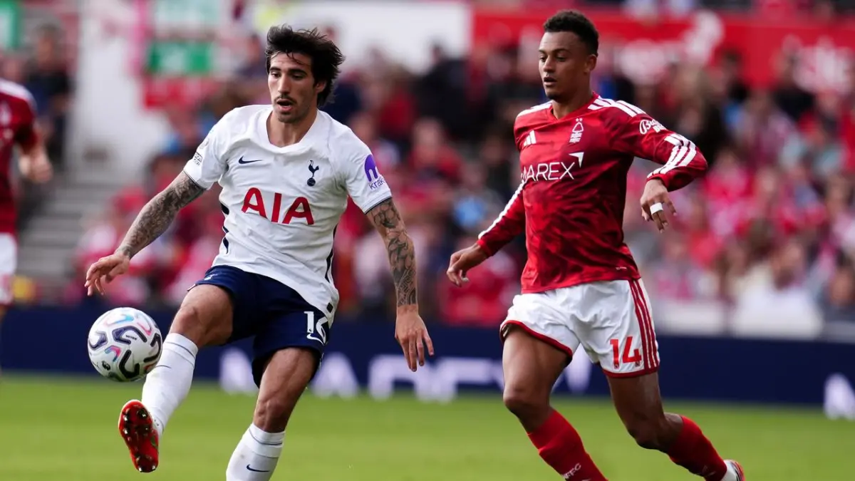 Sandro Tonali (kiri) belum membawa Tottenham Hotspur raih kemenangan (London Evening Standard) 