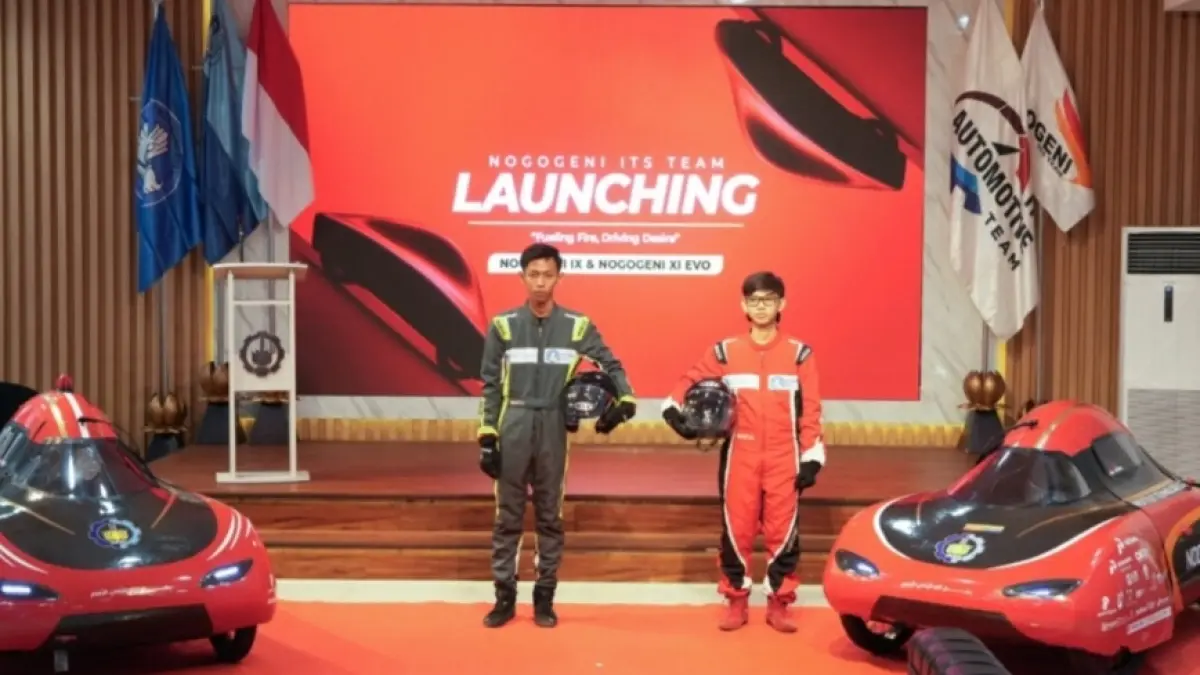 Tim Nogogeni ITS saat meluncurkan pengembangan terbaru mobil Nogogeni IX dan Nogogeni XI EVO untuk berlaga di KMHE 2026. (Humas) 