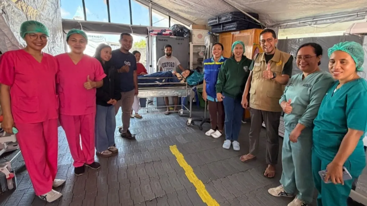 Tim Unesa memberikan pelayanan kesehatan kepada warga terdampak gempa di Posko Manggarai, Nusa Tenggara Timur.(Tim Unesa) 