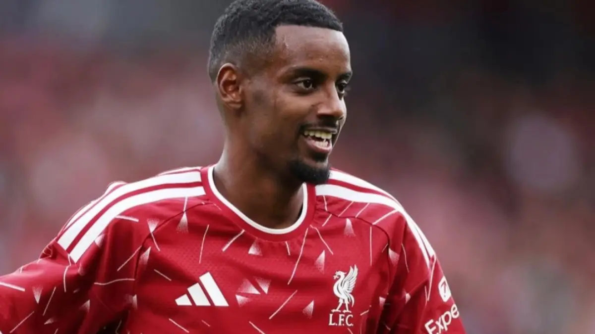 Alexander Isak sudah menghadapi Fulham dengan kondisi yang bugar. (Liverpoolfc)