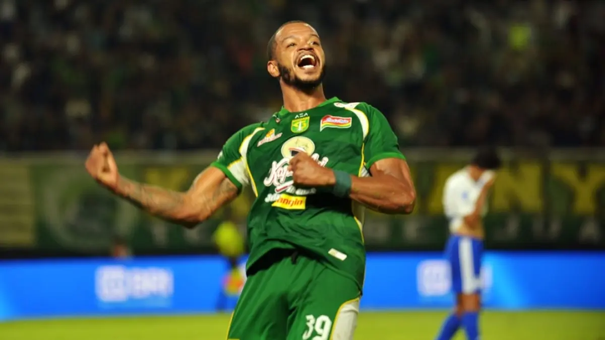Alex Martins jadi penentu kemenangan Persebaya Surabaya. (Andy Satria)