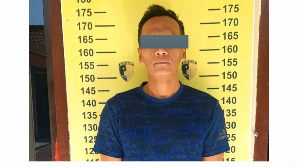 DITANGKAP: Tersangka AI alias Adi asal Sidoarjo ditangkap usai gelapkan motor temannya dengan modus kerja sama di Surabaya.(IST/RADAR SURABAYA)
