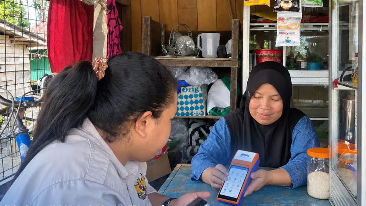 Hernawati, asal Sepaku, Penajam Paser Utara, Kalimantan Timur, berhasil mengembangkan sumber penghasilan keluarga melalui usaha laundry sekaligus menjadi BRILink Agen Mekaar.