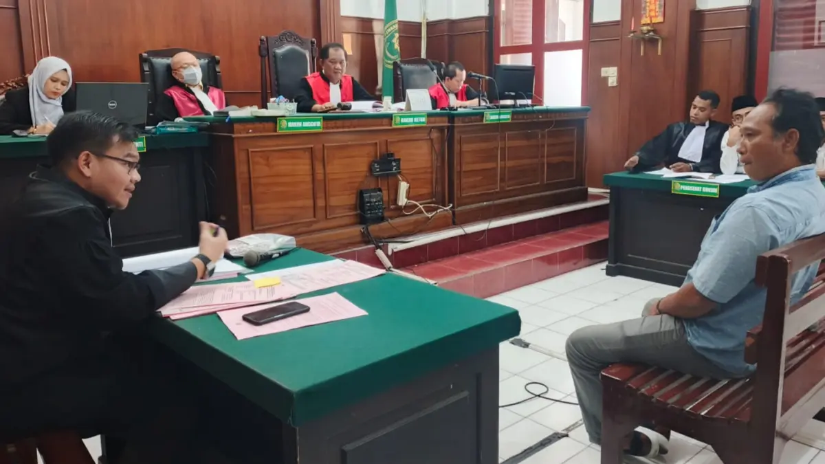 DITANYA: Saksi JPU Imam saat memberi keterangan saat sidang pengeroyokan di PN Surabaya.(IST/RADAR SURABAYA)