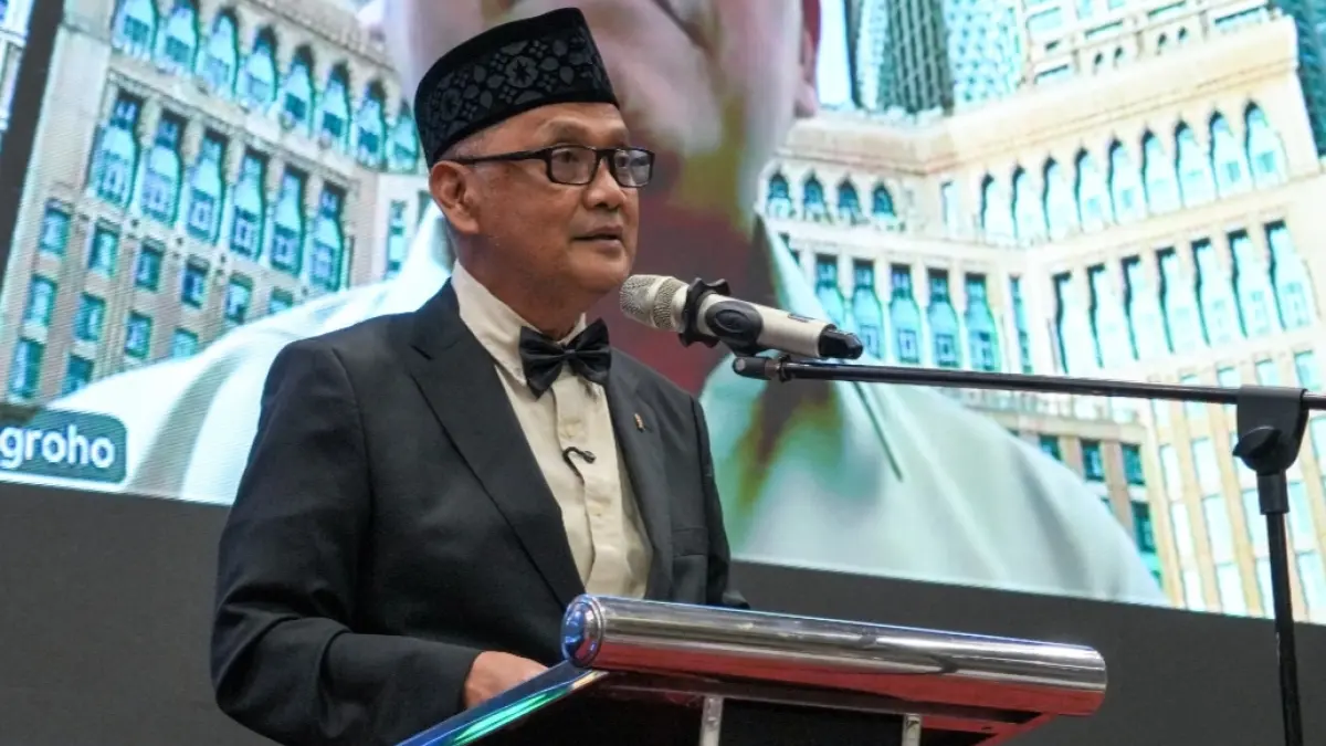 Menteri Haji dan Umrah Mochammad Irfan Yusuf atau Gus Irfan memberikan arahan dalam Evaluasi Program dan Anggaran Tahun 2026 serta Persiapan Pagu Alokasi Anggaran Tahun 2027 Kementerian Haji dan Umrah di Surabaya. (Humas)