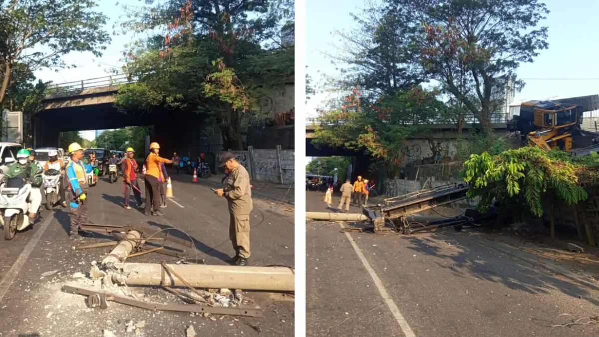MASIH MACET: Crane jatuh dan menimpa tiang listrik hingga membuat kemacetan di Jalan HR Muhammad, Surabaya. (IST/RADAR SURABAYA)