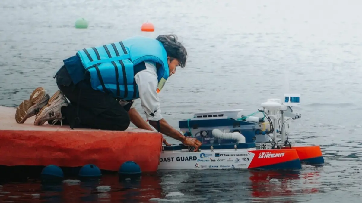 Tim Barunastra ITS saat mempersiapkan kapalnya pada ajang KKI 2026 kategori Autonomous Surface Vessel (ASV). (Istimewa)
