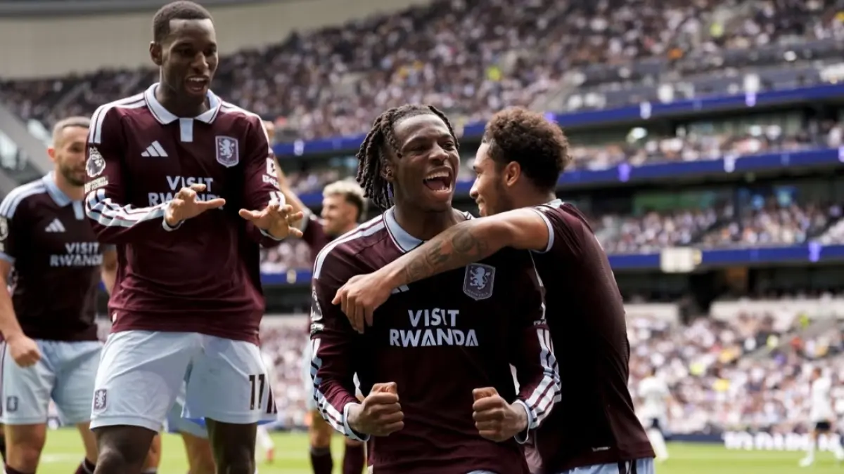 Johan Manzambi cetak gol pertama Aston Villa. (The Guardian/Andrew Matthews/PA)