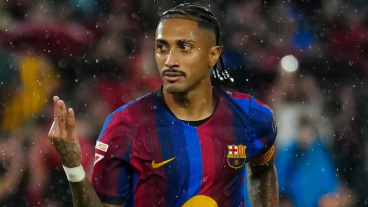 Raphinha jadi bintang kemenangan Barcelona. (Football Espana)