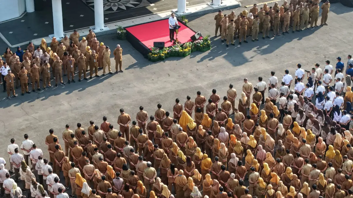 Para ASN mengikuti arahan Wali Kota Eri Cahyadi di Balai Kota Surabaya. (IST)