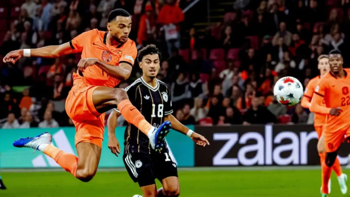 Cody Gakpo melepaskan tembakan yang mengoyak gawang untuk menyamakan kedudukan bagi Belanda, dua menit memasuki waktu tambahan.( The Guardian/Marcel van Dorst/DeFodi Images/Shutterstock)