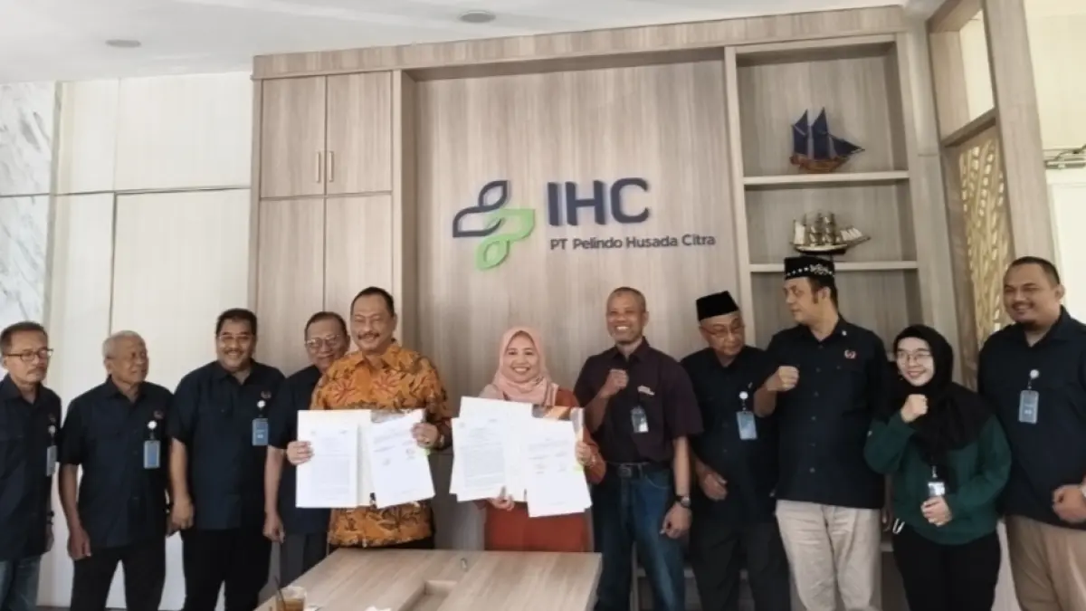 Perjanjian ditandatangani Ketua Umum KONI Jawa Timur Muhammad Nabil dan Direktur Operasional RS PHC Surabaya dr. Ikawati. (Humas)