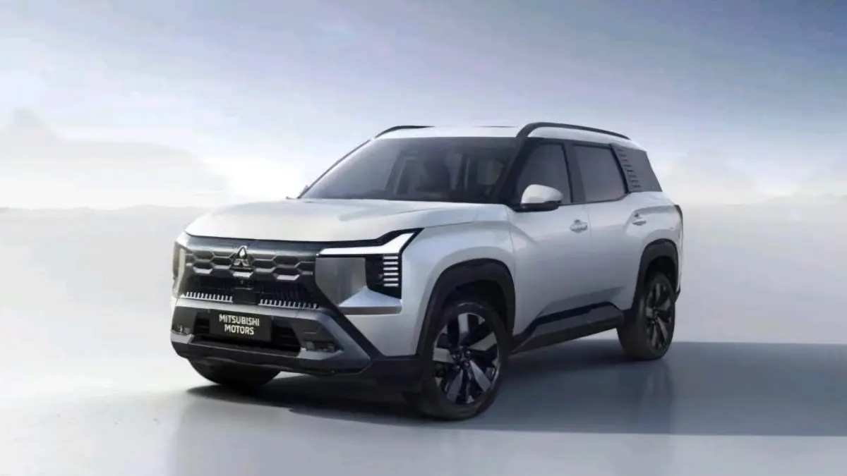 TERBAIK: Mitsubishi Destinator hadir sebagai Premium Family SUV tujuh penumpang dengan desain SUV yang modern dan berkarakter.(IST/RADAR SURABAYA)