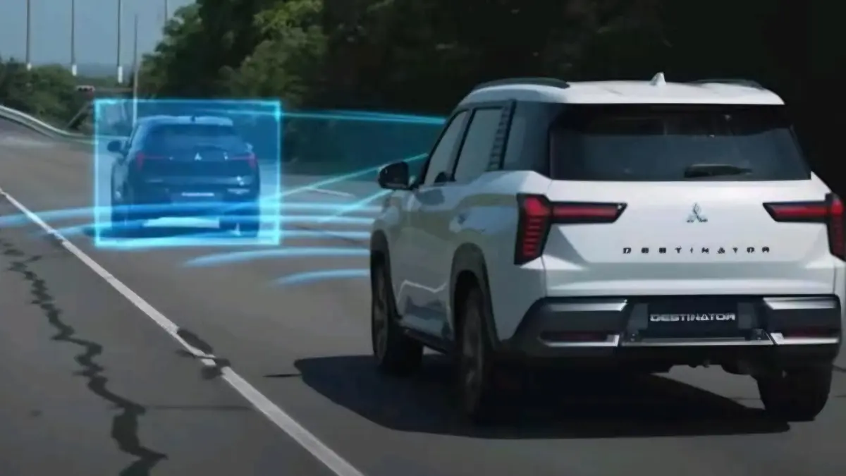 UNGGULAN: Mitsubishi Destinator dilengkapi berbagai fitur bantuan pengemudi, termasuk Multi Around Monitor yang membantu memberikan pandangan area sekitar kendaraan saat melakukan manuver.(IST/RADAR SURABAYA)
