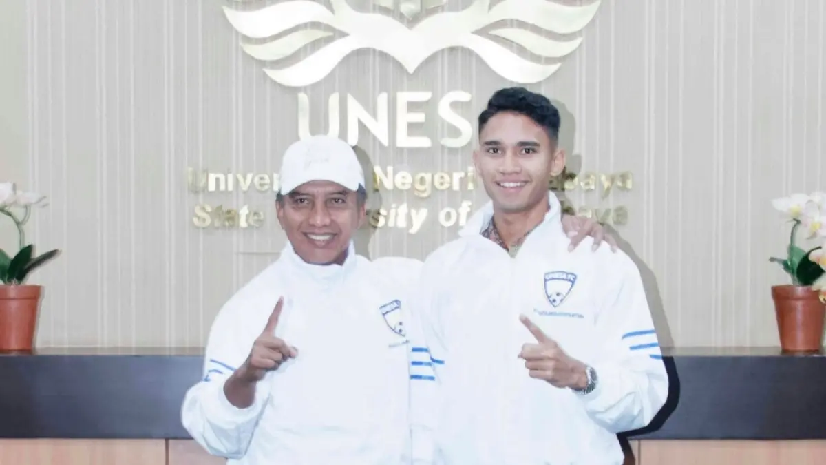 Marselino Ferdinan bersama Rektor Unesa Prof. Dr Nurhasan, M.Kes.(Humas)
