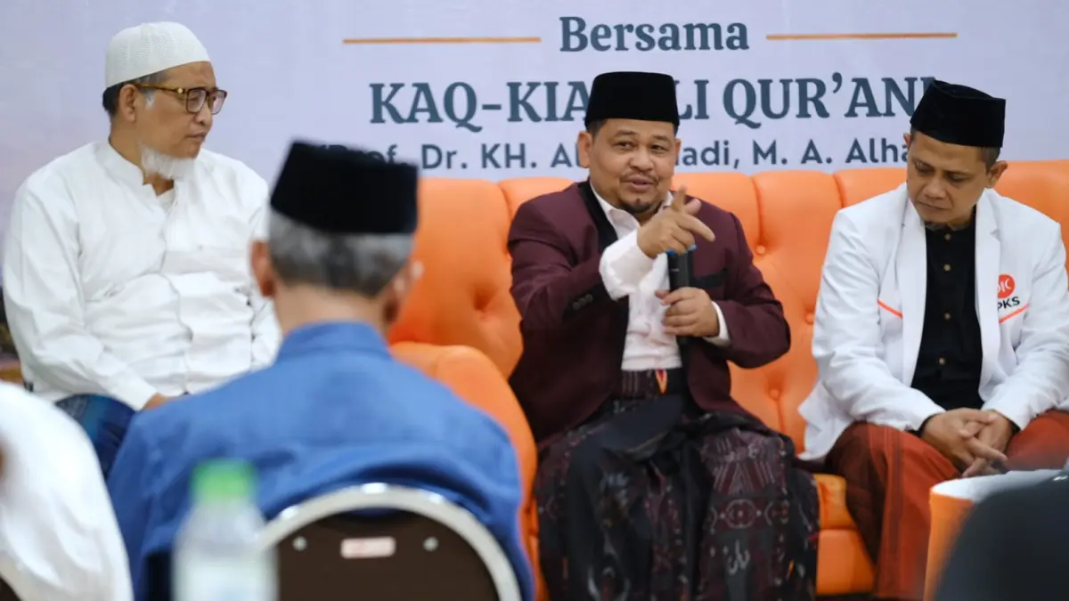 PERERAT HUBUNGAN: DPW PKS Jatim saat silaturahmi dengan tokoh agama dan masyarakat Jawa Timur. (IST/RADAR SURABAYA)