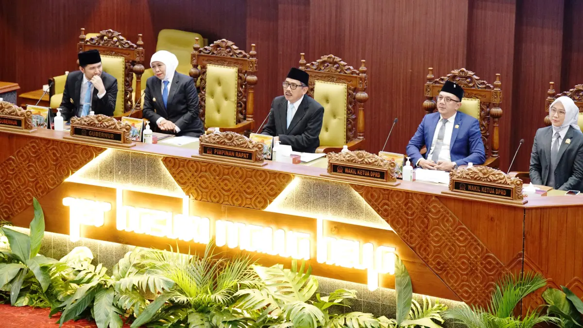 SINERGIS: Suasana paripurna DPRD Jawa Timur. (Foto Istimewa)