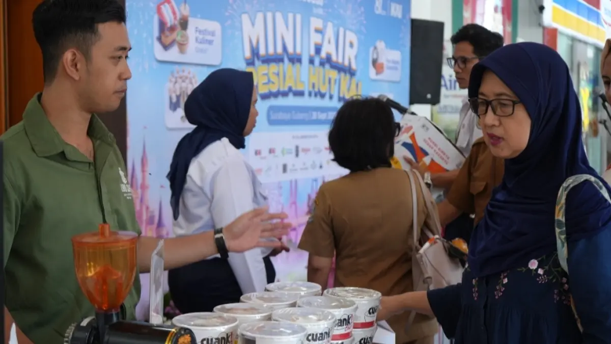 Suasana Mini Fair Spesial HUT ke-81 KAI di Stasiun Surabaya Gubeng, Senin (28/9). (Istimewa)