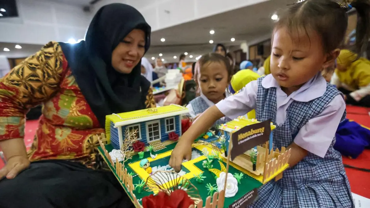 Anak-anak mengikuti Lomba Asah Terampil di Convention Hall Arief Rahman Hakim, Surabaya, Selasa (29/9). (RAHMAT SUDRAJAT/RADAR SURABAYA)