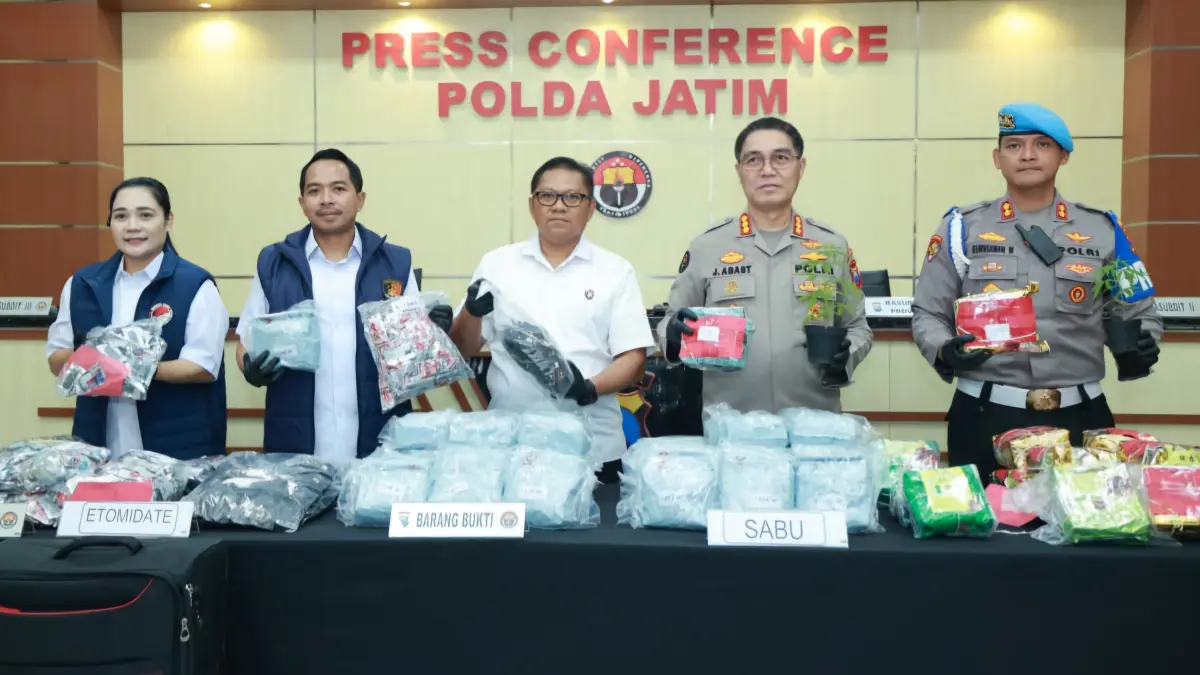 BERANTAS: Ditresnarkoba Polda Jatim berhasil mengungkap 1.870 kasus narkoba dan amankan 2.382 tersangka.(MAHRUS/RADAR SURABAYA)
