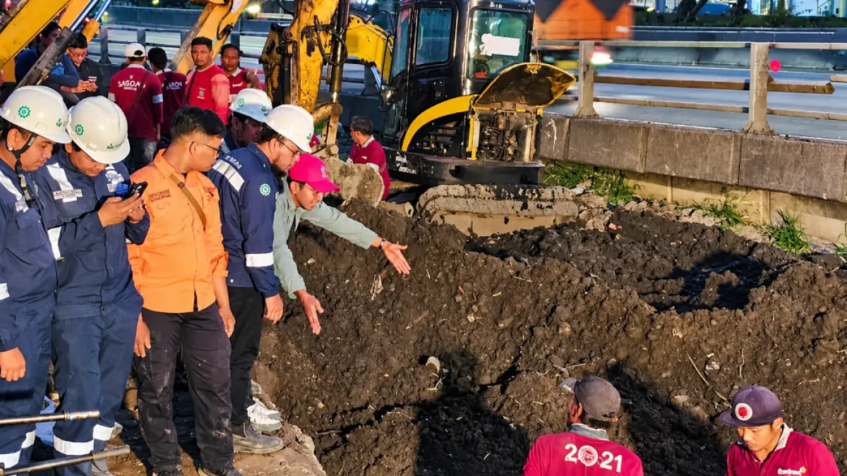 Gerak Cepat : Jaga Kelancaran Operasional, Petrokimia Gresik Percepat Penanganan Pipa Bocor di Tambak Mayor.