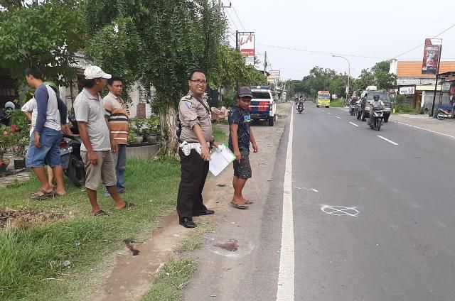 Ditabrak Truk, Pemotor Tewas di Jalan desa Ngepungsari