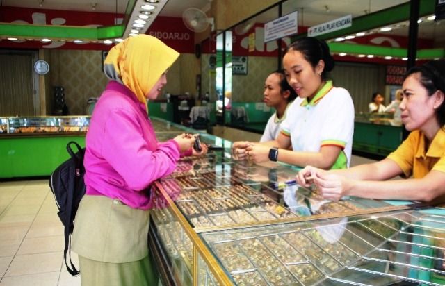 Harga Emas Naik, Toko Emas Diserbu Penjual