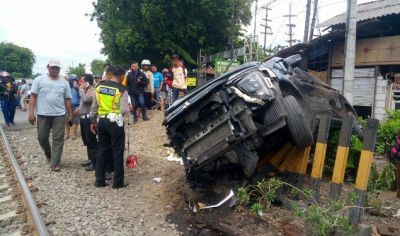 Xpander Dihantam KA di Tanggulangin, 6 Orang Masuk RS, 1 Tewas