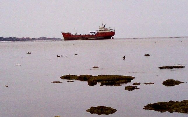MT Express 88 Diduga Cemari Laut Bawean dengan Tumpahan Minyak
