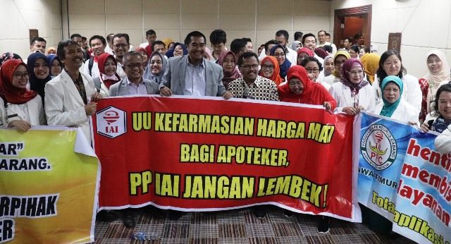 Aksi Damai Apoteker Jatim Tolak Penerapan PMK Nomor 3 Tahun 2020