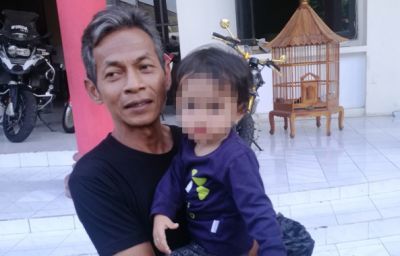 Ibu Penghina Risma Ditahan Polisi, Anaknya Merengek, Suami Minta Maaf