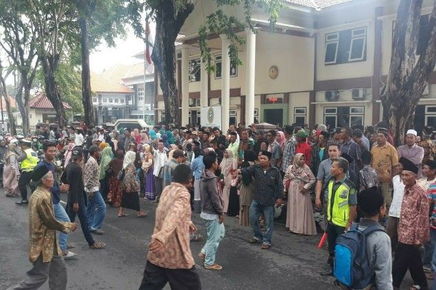 Kantor PA Dikepung Warga gara-gara Wakaf Masjid Digugat Ahli Waris