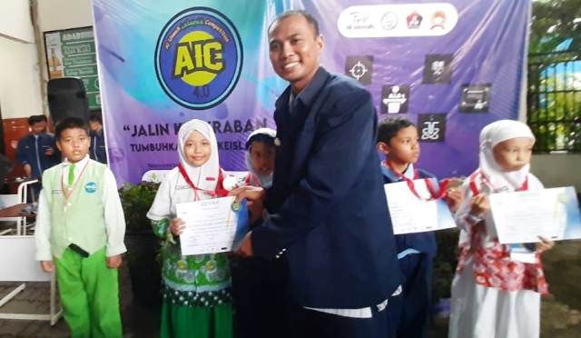 SD Kyai Ibrahim Surabaya Antarkan Siswa dan Guru untuk Berprestasi