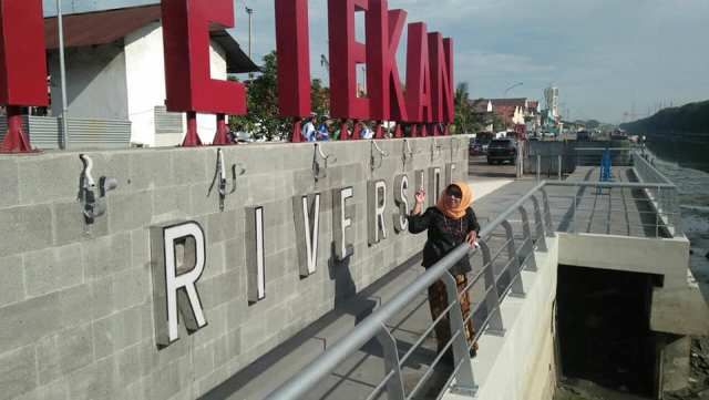 Menikmati Kalimas Kini Bisa di Taman Petekan Riverside