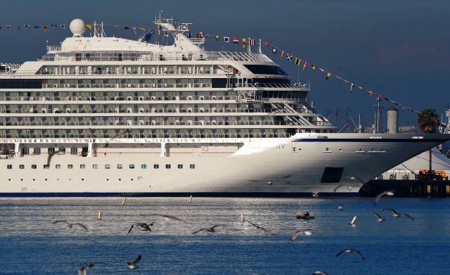 Risma Tolak Kapal Viking Sun Bersandar di Pelabuhan Tanjung Perak