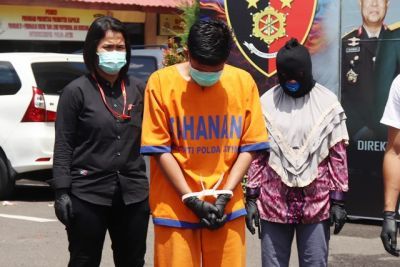 Empat Tahun Suami Jual Istri untuk Layanan Threesome