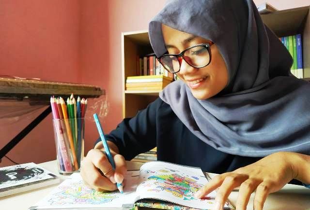 Mewarnai Mandala, Cara Buang Stres yang Cocok untuk Orang Dewasa