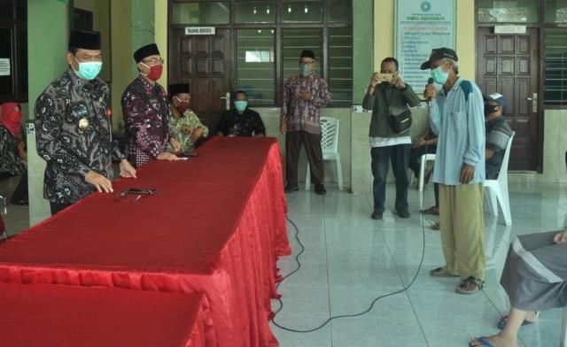 Anggota DPRD Gresik dan Orang Mati Masuk Penerima Bantuan JPS Covid-19